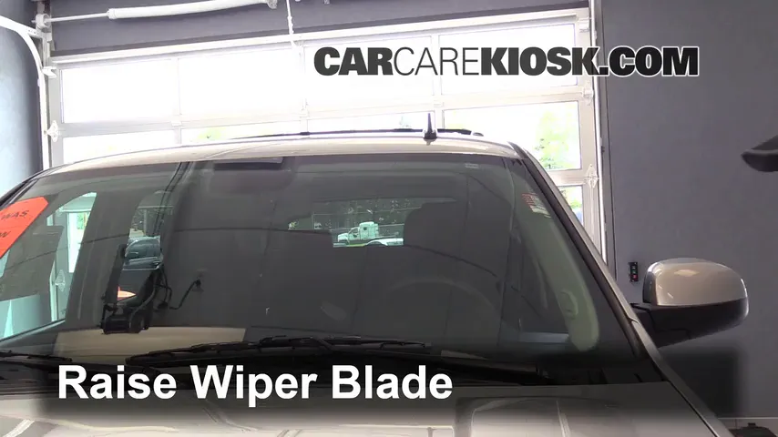 2013 Chevrolet Tahoe LT 5.3L V8 FlexFuel Windshield Wiper Blade (Front)